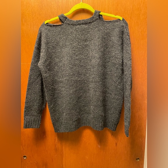 Forever 21 Sweater - Picture 2 of 3